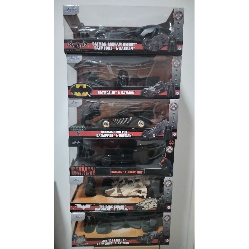 โมเดลรถเหล็ก JADA 1:24 BATMAN ARKHAM KNIGHT/BATMOBLE&BATMAN สินค้าเป็นสินค้ามือ2 แต่ตัวรถสวย กล่องอาจมีรอย บ้างนิดหน่อย