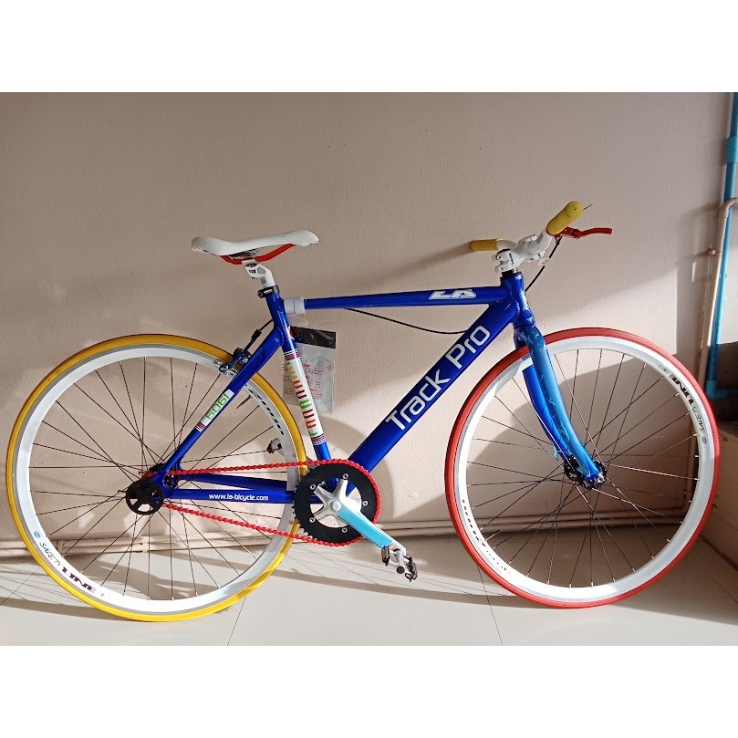 จักรยานฟิกเกียร์ LA Fixed Gear รุ่น Track Pro 2013 700x23C แถมฟรีไฟหน้า-ท้าย (มีจัดส่งพร้อมขี่เป็นคั