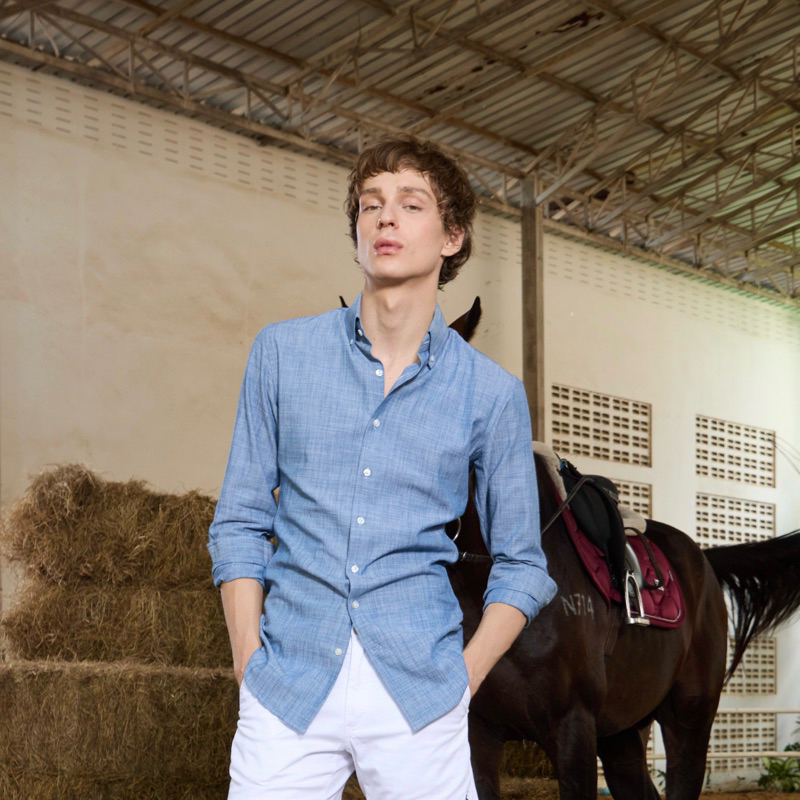 The Finery - The Dalton Shirt in Light Denim เสื้อเชิ้ต ผู้ชาย สียีนอ่อน ผ้า Chambray ปก Button Down