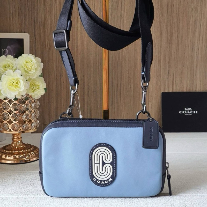 COACH CE604 Carrier Phone Crossbody In Colorblock With Coach Patch สะพาย