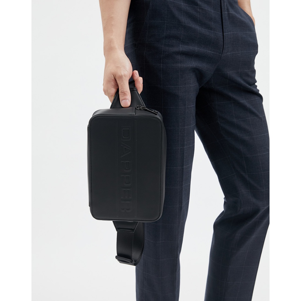 DAPPER กระเป๋าคาดอก Logo Embossed Boxy Belt Bag สีดำ (BM6/BK/1254PN)