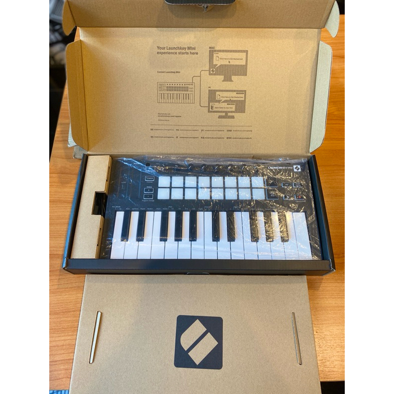 Novation Launchkey mini (MK3)  สภาพใหม่ ของครบ พร้อมกล่อง