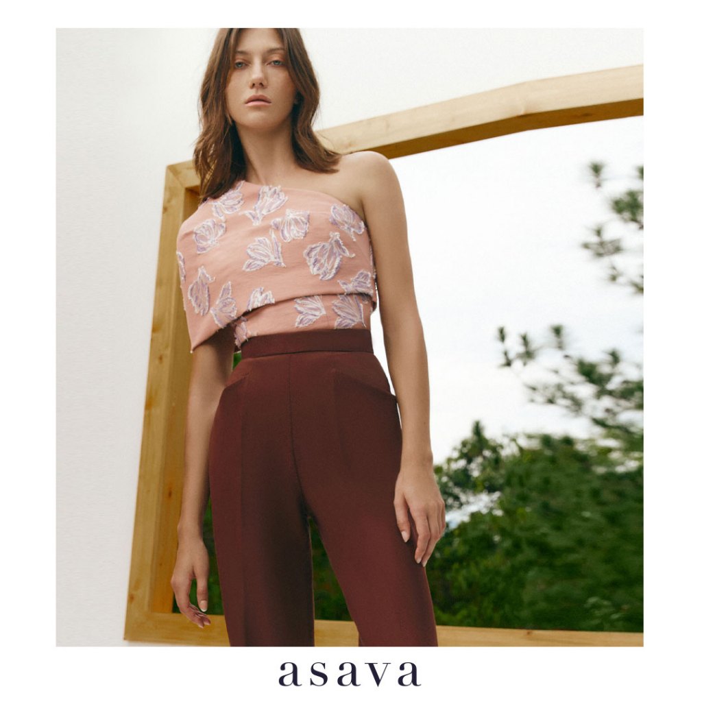 [asava aw23] Bellerose One-shoulder Cape Blouse เสื้อผู้หญิง ไหล่เดียว แขนเคป แต่งหนุนหัวไหล่ ซิปข้าง ผ้าทอลายดอกไม้