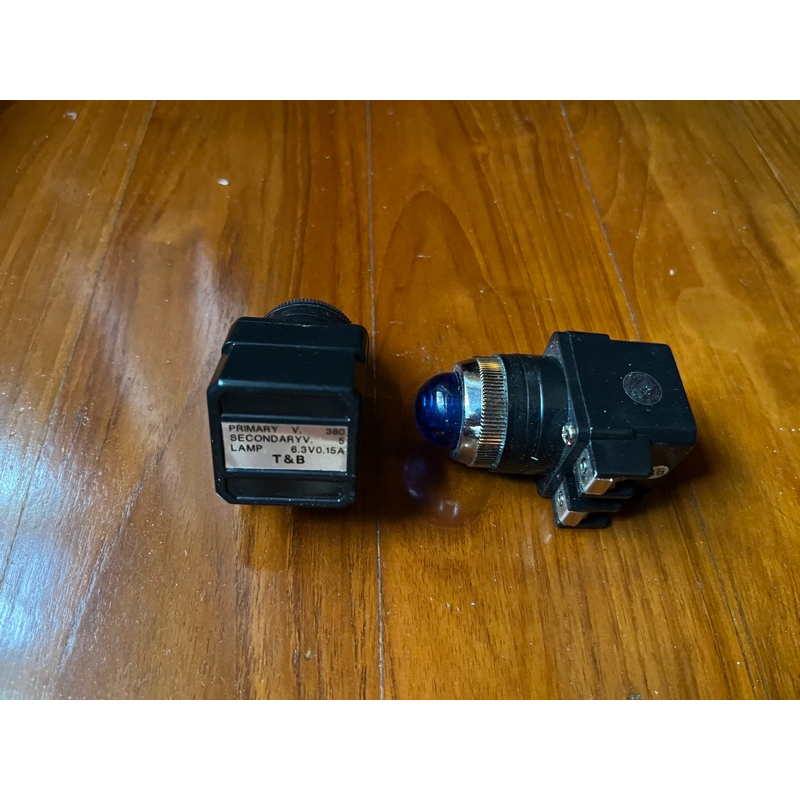 ไพล็อตแล้มป์แบบหม้อแปลง 380V 25มิล หลอด 6.3V 0.15A E-10 “T&B”