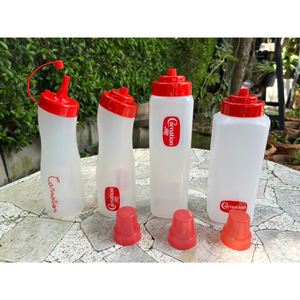 (ราคาใบละ)ขวดบีบซอส/นม 750ml 1000mlและ รุ่น 1200ml มีฝาครอบ คาร์เนชั่น
