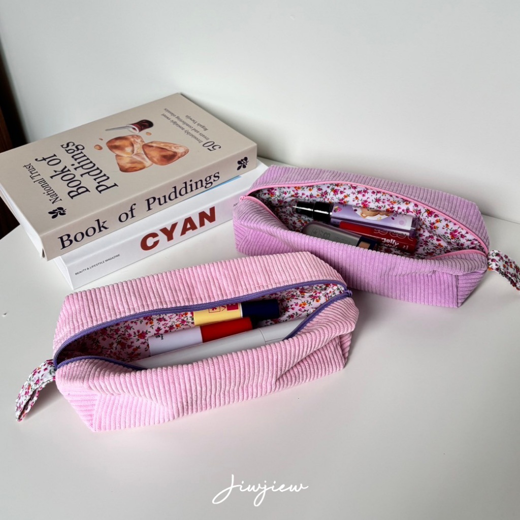 Jiwjiew I pencil case (Size M) กระเป๋าเครื่องสำอางค์ทรงดินสอลูกฟูก กระเป๋าใส่ของจิปาถะ