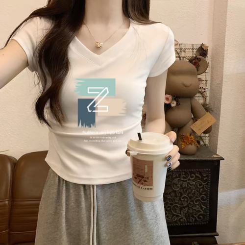 พร้อมส่ง เสื้อยืดสวย ผู้หญิง เสื้อยืด แฟชั่น แขนสั้น คอกลม ทรงสลิมฟิต เสื้อสาวอวบ หลากสี เสื้อยืดรัดรูป หลายรูปแบบ