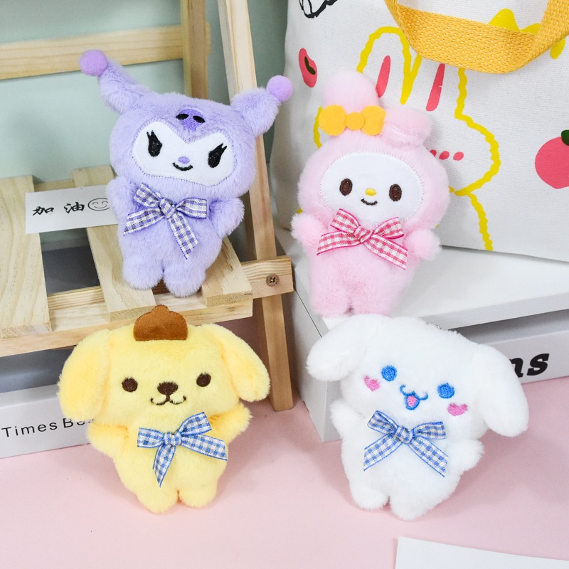 Kawaii ตุ๊กตาของเล่นน่ารักการ์ตูน Hello Kitty Kuromi My Melody Cinnamoroll Plushie พวงกุญแจกระเป๋าจี้ตกแต่งของขวัญใหม่