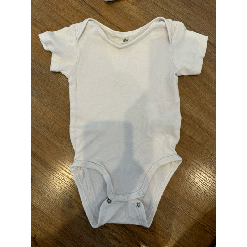 H&M bodysuit size 4-6 month มือสองสภาพดีมาก