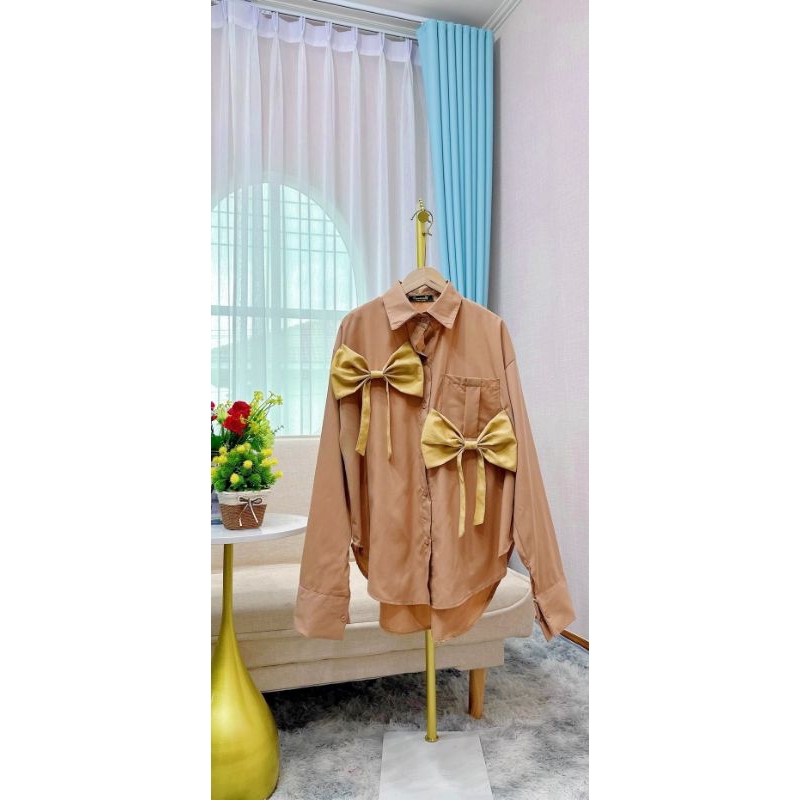 Jai630 เสื้อเชิ้ตคอปกแขนยาวจับกลีบกระเป๋าด้านหน้า แต่งโบว์ด้านหน้าเนื้อผ้าใส่สบาย