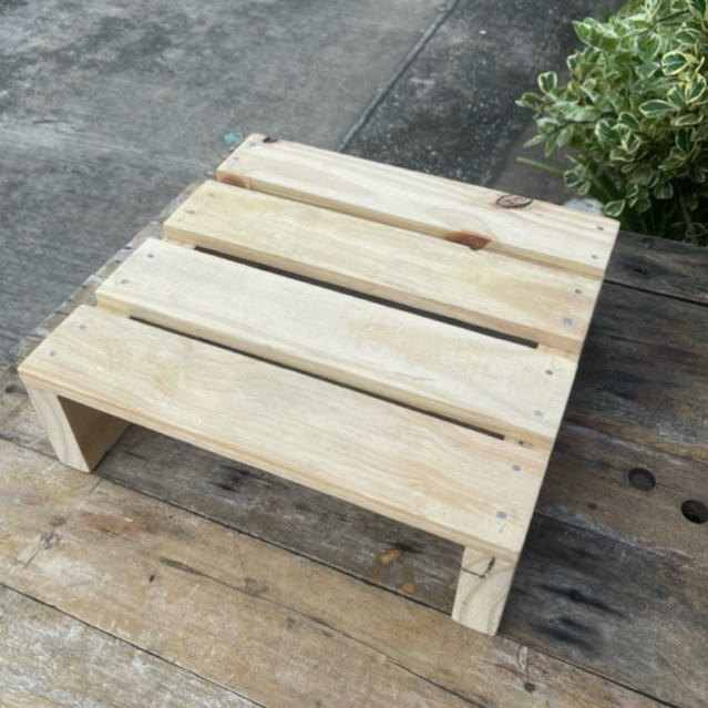 พาเลทไม้ ไม้สนนอก ใช้วางของ ขนาด กยส.33x35x10.5 cm.