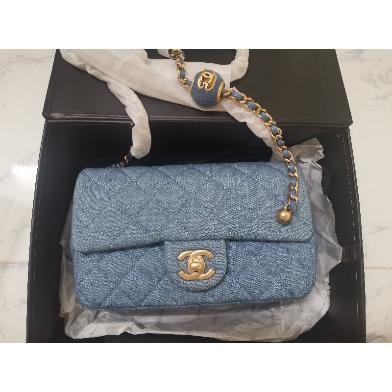 Chanel denim mini bag (มีตำหนิ​เล็กๆ1จุดมองแทบไม่เห็น)