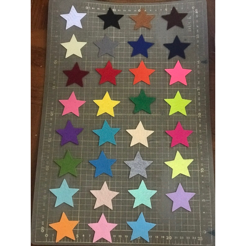 KHMรหัส 793 ผ้าสักหลาดตัดรูปดาว ขนาด5 ซม. 6 ชิ้น 8 บาท(สั่งได้พ่อค้าตัดเอง)