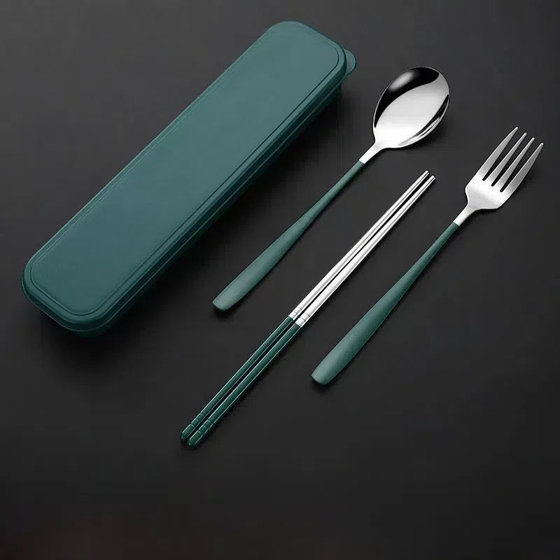 ชุดช้อนส้อมตะเกียบ 3 ชิ้น พร้อมกล่อง สแตนเลสแท้  แข็งแรง ทนทานไม่หักงอง่าย ล้างทำความสะอาดง่าย