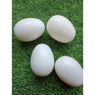 หินแท้สีขาว(รูปทรงไข่)ขนาดกว้าง5ซม.สูง6ซม.เสริมความอุดมสมบูร…
