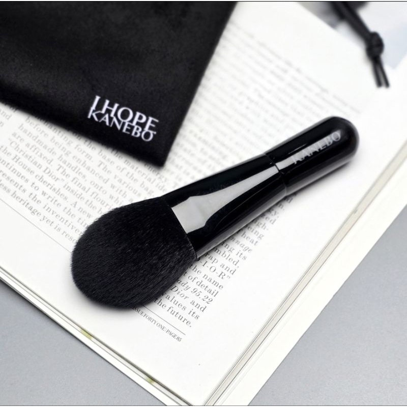 เหลือ 675.- (30OFF200) KANEBO Cheek Brush