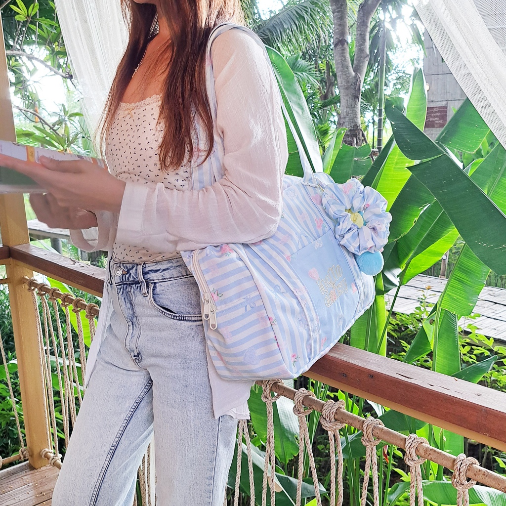 [Pre order 5-7วัน] HelloDaisy - Dream bag กระเป๋าผ้าแคนวาสใบใหญ่พิมพ์ลาย ปัก logo แบรนด์ ใส่ของเที่ยว เดินทาง