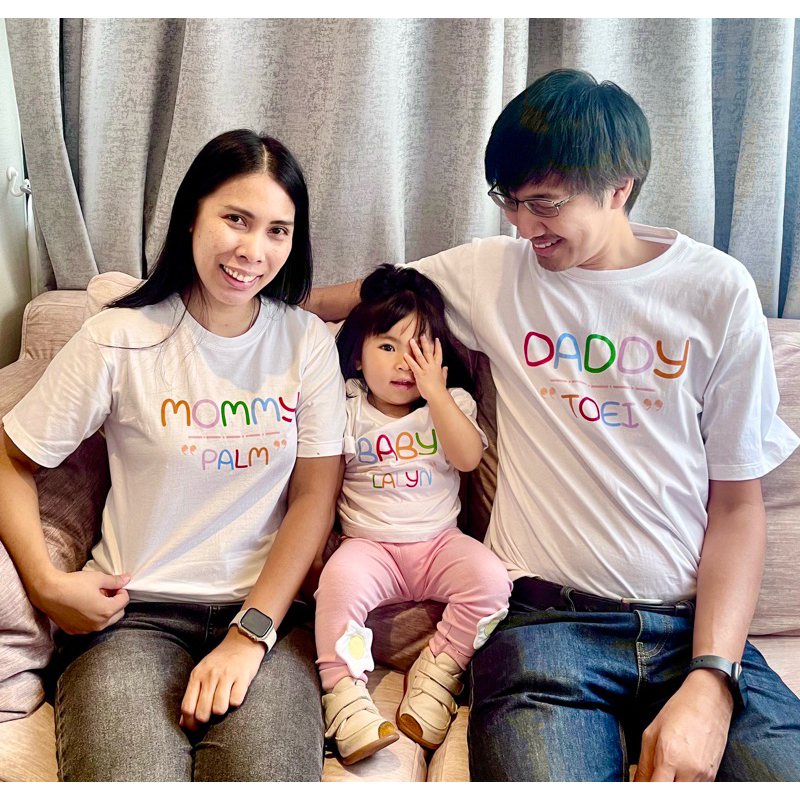 เสื้อยืดครอบครัว สกรีนชื่อลงบนเสื้อได้ค่ะ (เสื้อสีขาว) เป็น cotton 100%