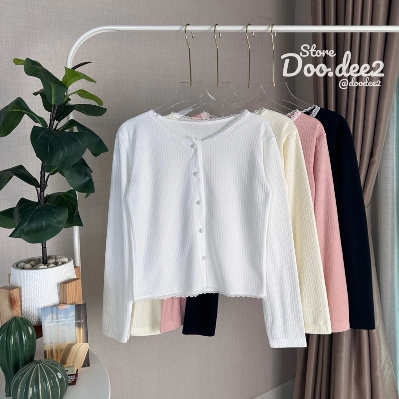 ♦️DOODEE2♦️เสื้อแขนยาวแต่งลูกไม้ กระดุมมุก(แกะได้) ผ้าฉลุลูกไม้