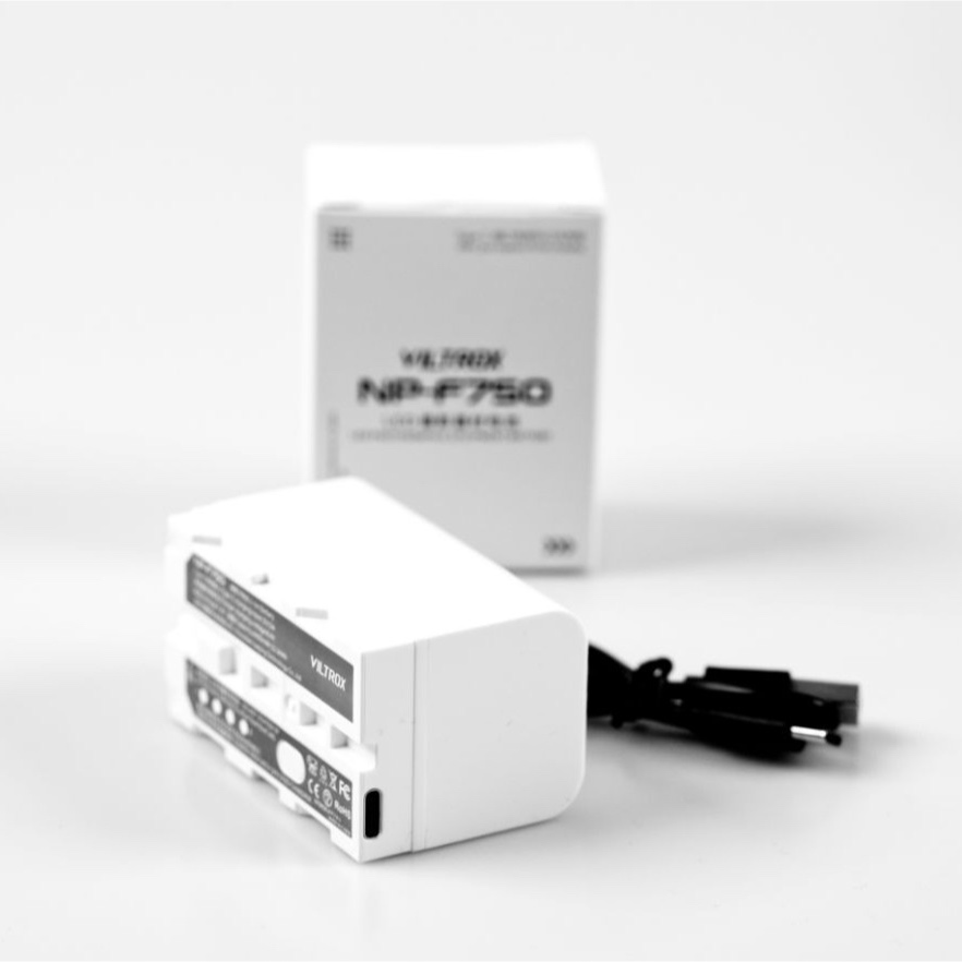 Viltrox NP-F750 Battery 4400mAh with USB-C Charging Port ปุ่มเช็คสถานะ ชาร์จผ่าน USB-C รับประกัน 1ปี