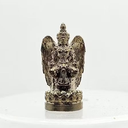 องค์พญาครุฑทองเหลือง