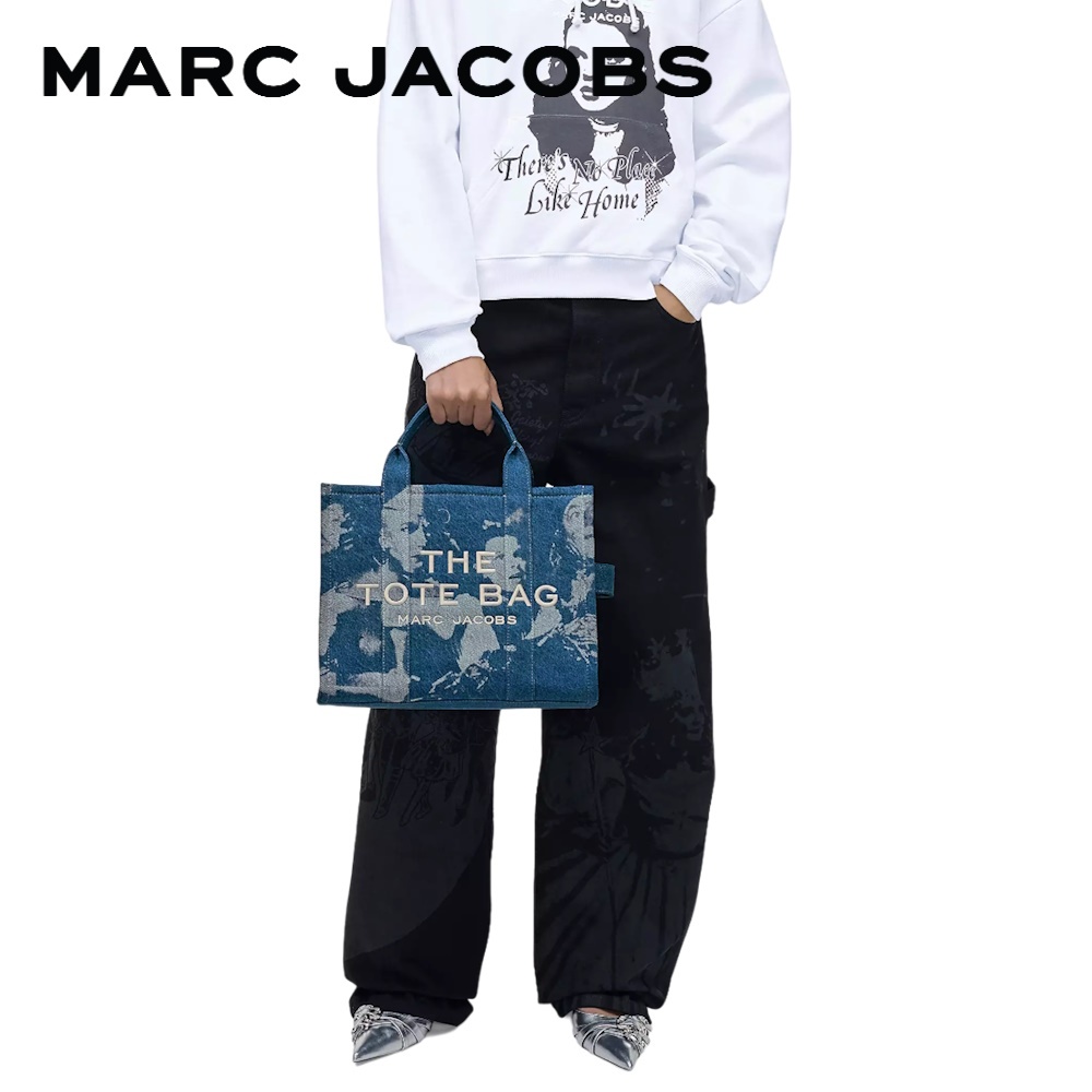 MARC JACOBS MARC JACOBS X WIZARD OF OZ  THE NO PLACE LIKE HOME DENIM MEDIUM TOTE BAG 2R4HTT031H03 RE24 กระเป๋าโท้ท