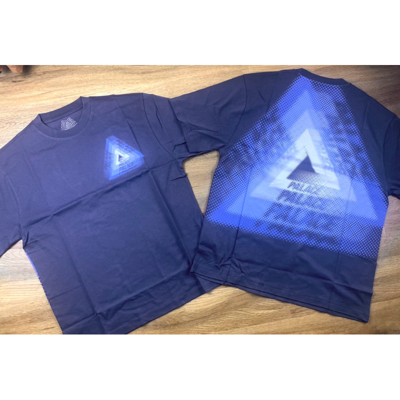 ใหม่พร้อมส่ง ของแท้ เสื้อยืด Palace Tri Faded Navy