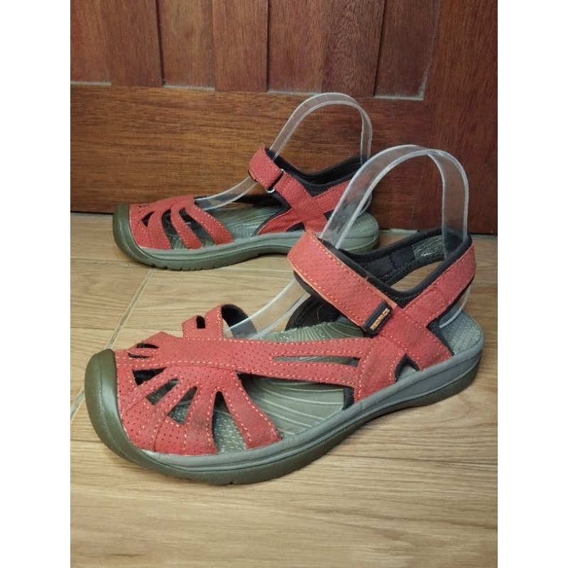 รองเท้าลำลองรัดส้น The Redface มือสอง size38