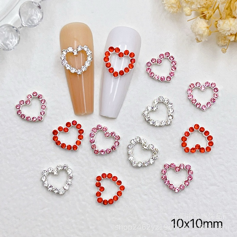 หัวใจแต่งเพชรสำหรับแต่งเล็บขนาด 10 × 10 มิล (10 ชิ้นต่อแพค)