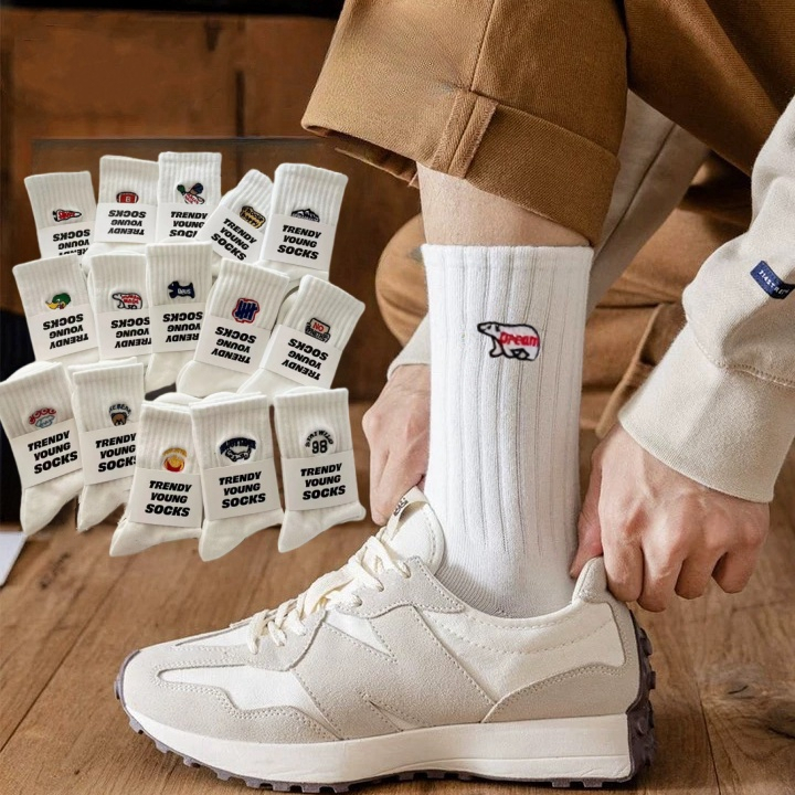 (ได้รับ 2-3 วัน)จัดส่งจากประเทศไทย~ถุงเท้าข้อกลาง 5 คู่ ใส่นุ่ม สบาย ไม่อับเท้า ใส่ได้ทั้งชายหญิง คุ้มมาก