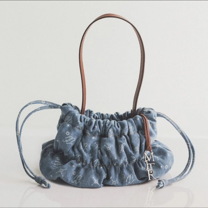 Mitr Scrunchy Bag กระเป๋าmitr มือสอง ใช้โค้ดลดได้ค่ะ กระเป๋ายีนส์ Mitr