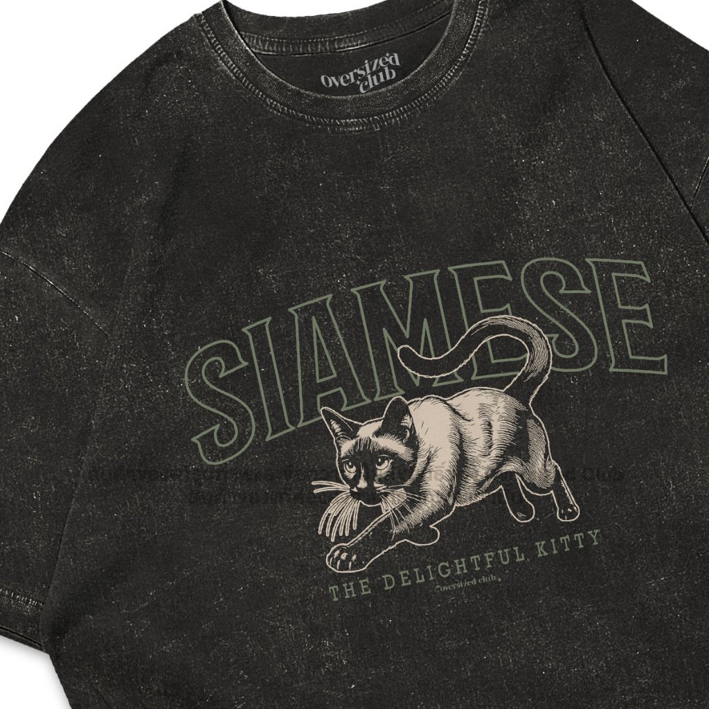 เสื้อยืดโอเวอร์ไซส์ สกรีนลาย Delightful Siamese Cat แมววิเชียรมาศ [Oversize Cotton 100% by Oversized Club]