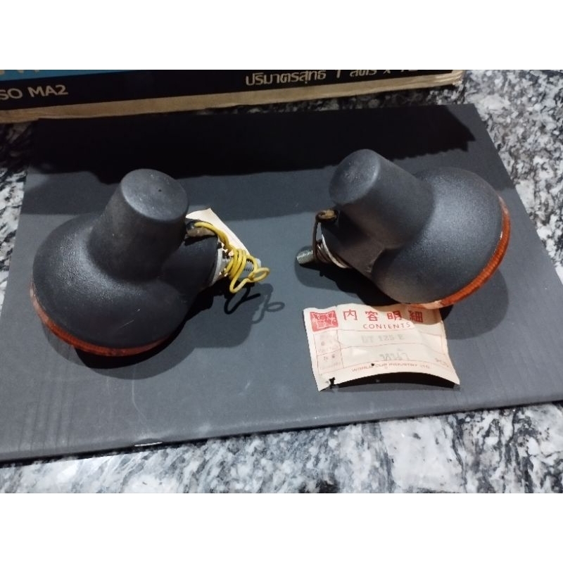 ไฟเลี้ยวหน้า DT125 ข้างละ90บาท