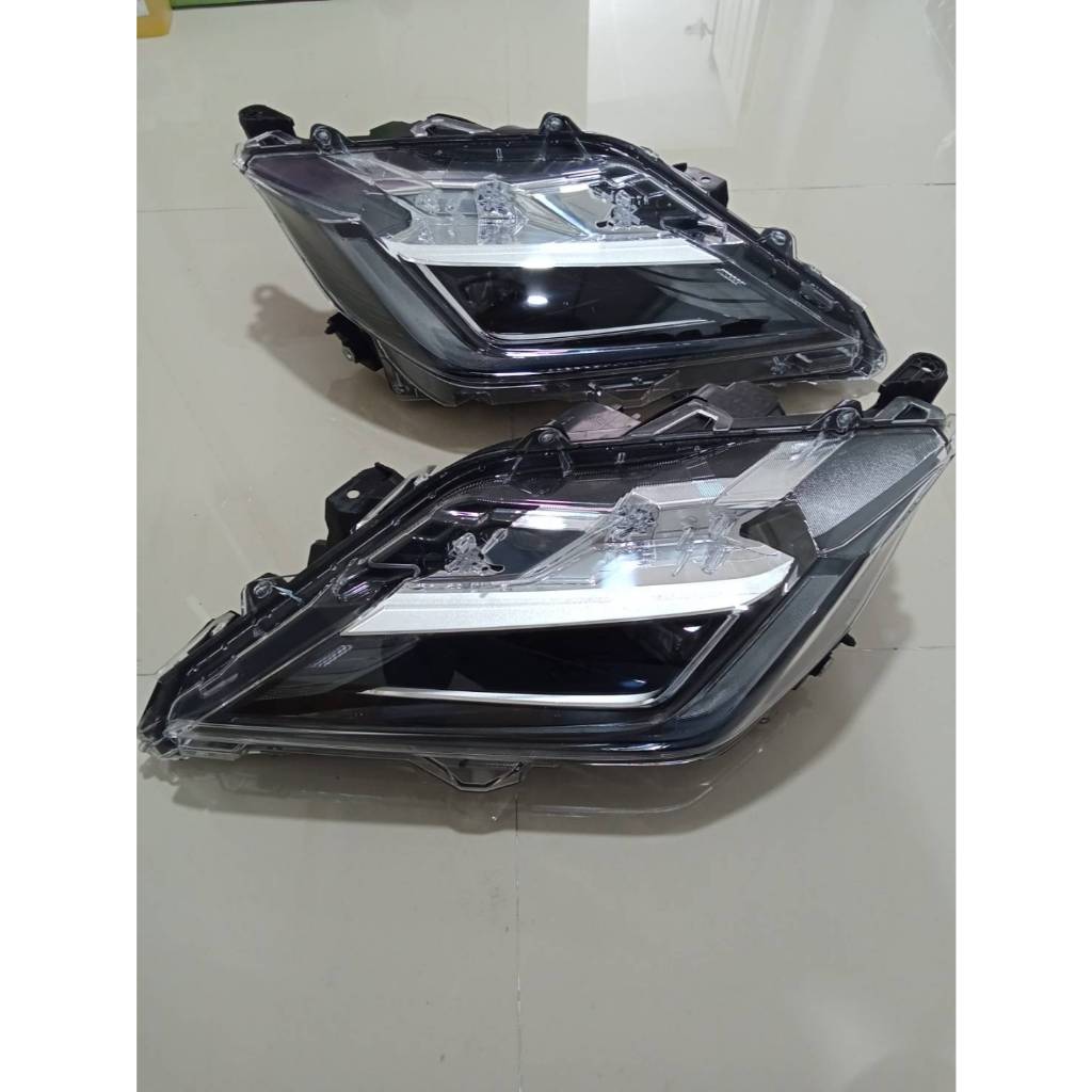 ไฟหน้ายาริสพร้อมปลั๊กแปลง Toyota yaris ativ รุ่น 4 ประตูของแท้  ยาริส เอทีฟ FULL LED 2020-2023