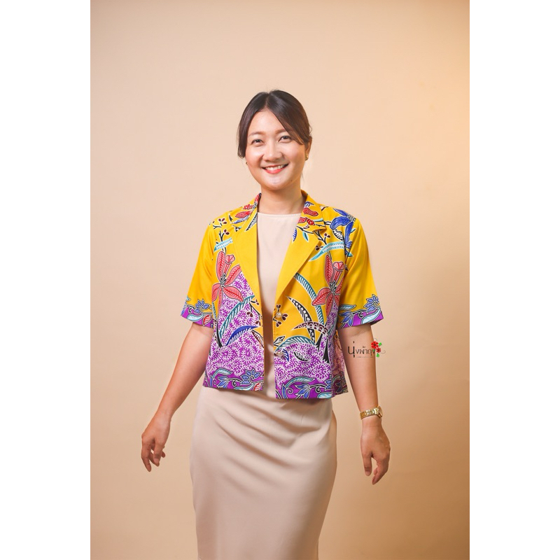 เสื้อเบลเซอร์ทรงครอปผ้าปาเต๊ะ ผ้าพื้นถิ่นภาคใต้