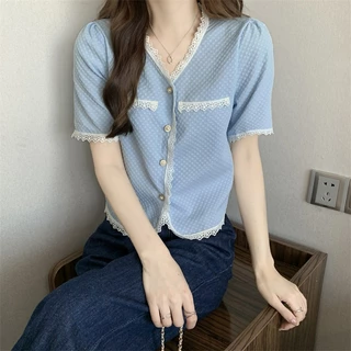 สุดฮิต เสื้อผ้าแฟชั่น เสื้อผ้าผู้หญิงคอวีแขนสั้นงานเกาหลีเกาใจสุดๆ กระดุมแต่งด้านหน้าสีพื้นมี เนื้อผ้านุ่มใส่สบาย