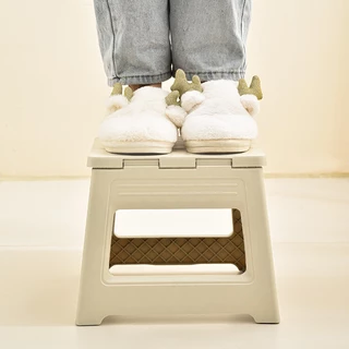 ราคาต่ําสุดใ !!เก้าอี้พับพกพา เก้าอี้พลาสติกอเนกประสงค์ Foldable Stool คุณภาพดีราคาถูกมีหลายสีให้เลือก