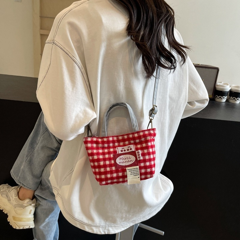 🍒พร้อมส่งในไทย🍒Merci Cherry กระเป๋าสะพาย ลายสก๊อตสีแดง ลายเชอร์รี่ ใส่มือถือได้ จุของได้เยอะ