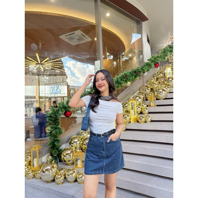 กระโปรงยีนส์รุ่นalinda พร้อมส่ง
