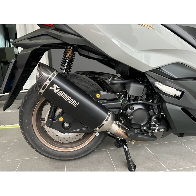 (สินค้าพร้อมจัดส่ง)ท่อ Akrapovic ท่อ forza/ADV 350 ครบชุด Slip-On พร้อมติดตั้งกับคอเดิม