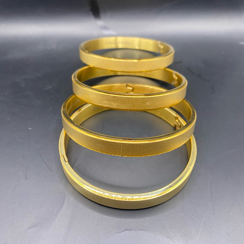 กำไลข้อมือ รวยล้านล้าน หลวงปู่ศิลา งาน18k ข้างในเลเซอร์ตัวอักษร “รวยล้าน ล้าน”ขนาดเส้นผ่านศูนย์กลาง 57มม.