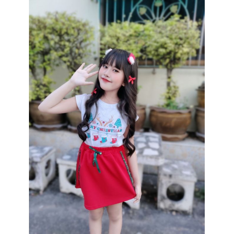 ชุดเซ็ตซานตี้เด็กหญิง2ชิ้น เสื้อแขนล้ำ+กระโปรงติดแถบคริสมาสต์2เส้นแต่งเชือกที่เอว คริสมาต