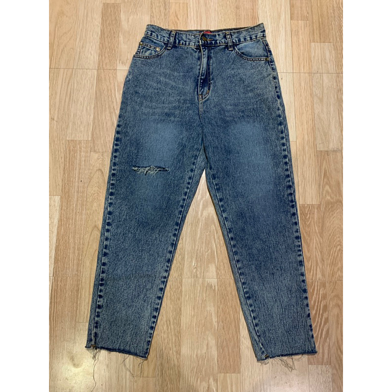 กางเกงยีนส์ ไซร์ xl ป้าย CHK Jeans แต่แพทเทิน L แค่ลอง ขายเป็นมือ2. **ถ่ายจากงานจริง