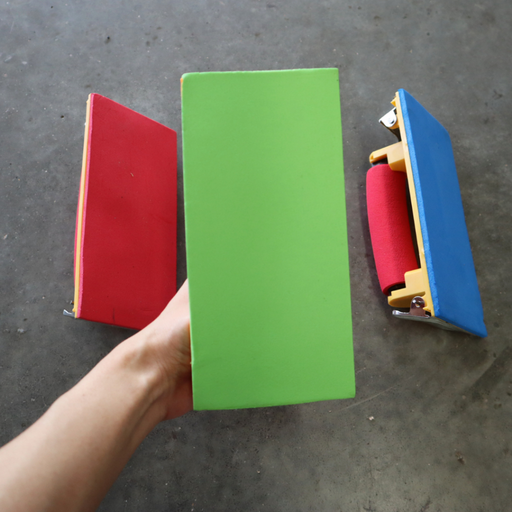 มือจับกระดาษทราย (คละสี) มือถือกระดาษทราย อุปกรณ์ช่วยจับกระดาษทราย ด้ามจับฟองน้ำ - รูปที่ 2