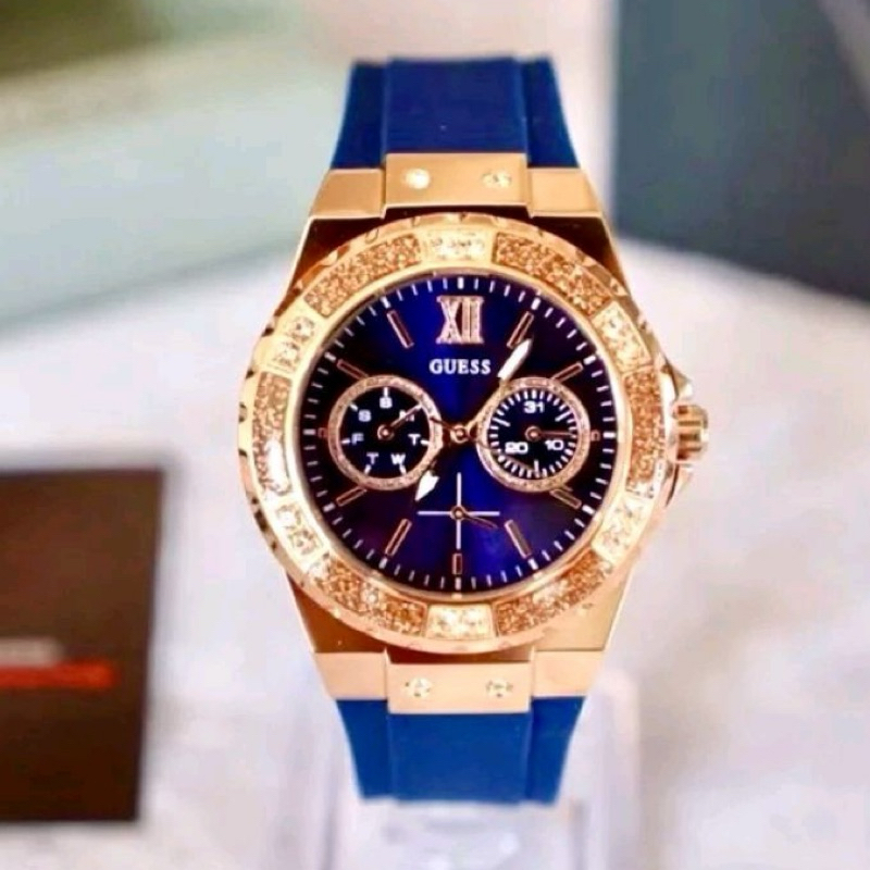 GUESS สายยาง ประดับเพชร ขนาด 38 มม พร้อมกล่อง มี3สี ดำ น้ำเงิน ชมพู