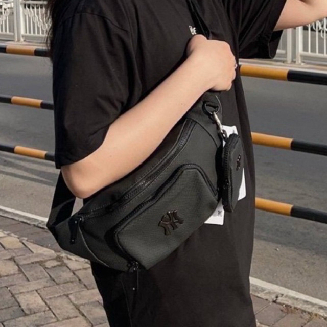MLB Bags กระเป๋าสะพายข้างผู้ชาย(1*รุ่น สินค้าพร้อมส่งจากไทย กระเป๋าMLB (สี่ดํา)