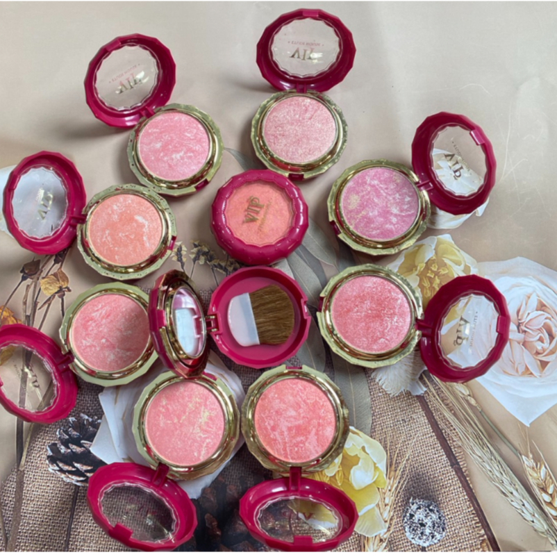 พร้อมส่งค่ะ **ตลับมีตำหนิขอคนที่รับได้นะคะ** ราคาเซลล์ บลัชออนผสมชิมเมอร์ สีสวย ในแถมแปรงแต่งหน้ามีกระจกในตัว