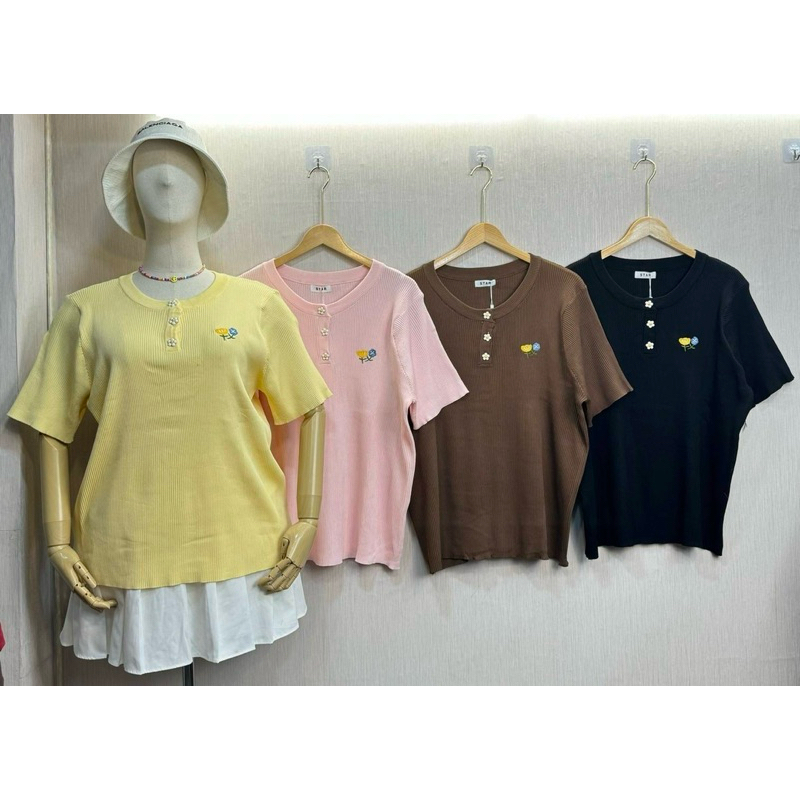 เสื้อไหมพรมผ้าร่องแต่งกระดุมดอกเดซี่ปักดอกไม้S308 สำหรับผู้หญิง - Women