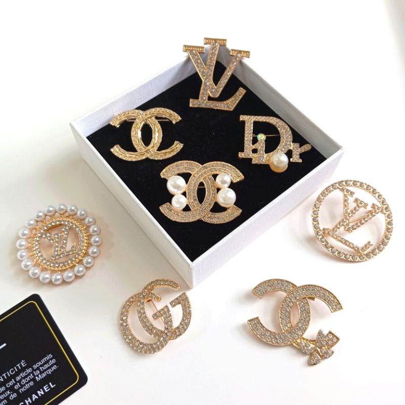 VND มาใหม่ เข็มกลัดแฟชั่น เข็มกลัดติดเสื้อ งานแบนด์สวยหรู(พร้อมส่ง )