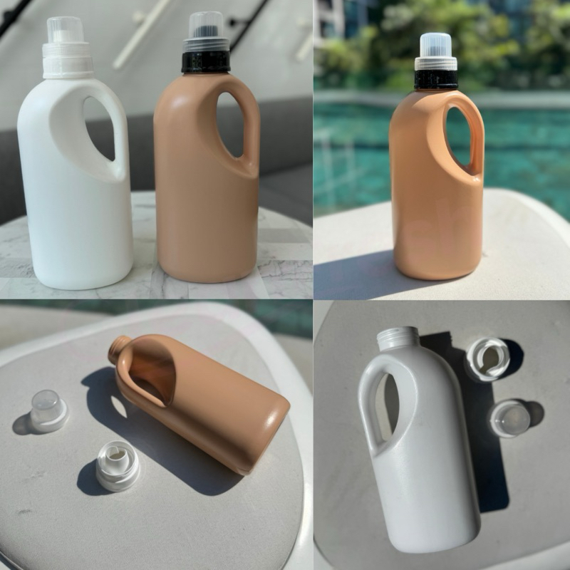 [ส่งด่วน] ขวดน้ำยาปรับผ้านุ่ม  ขวดรีฟิล สีใสขุ่น ทรงแบน มีหูจับ (พร้อมจุกเทน้ำยา) (1000ML.)